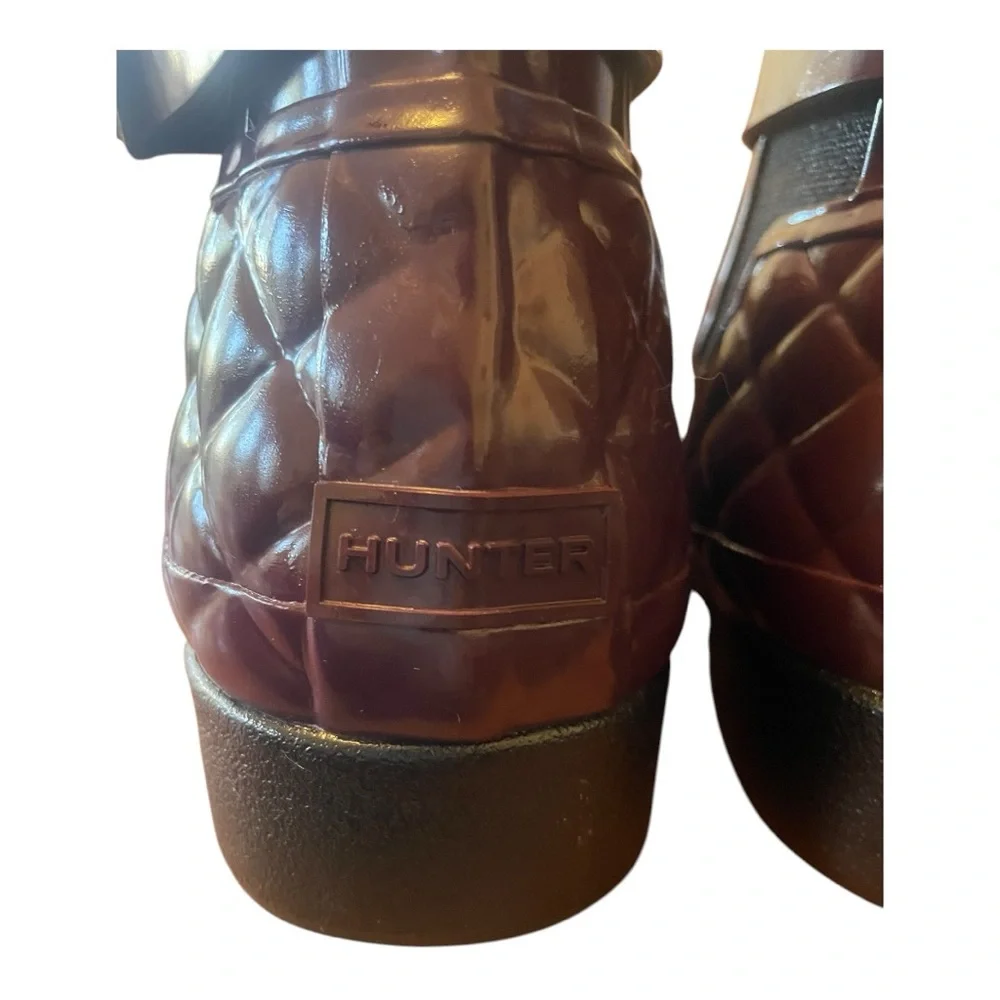 New Hunter Refined Slim-Fit Quilted Gloss Chelsea Rain Boots Merlot Size 9